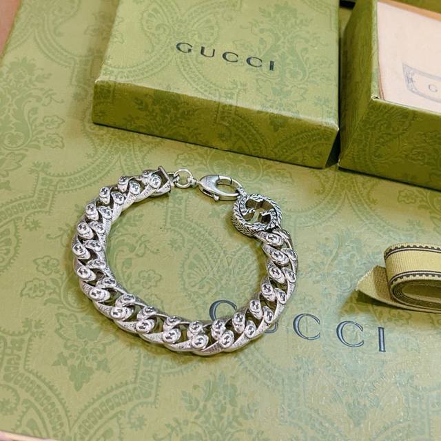 The latest Gucci bracelet, the latest classic style, exquisite in both style an