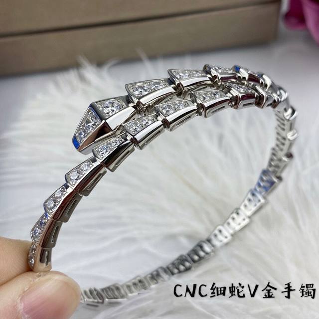 Seiko version of the Bulgari snake bracelet is a steel piece that is inserted o