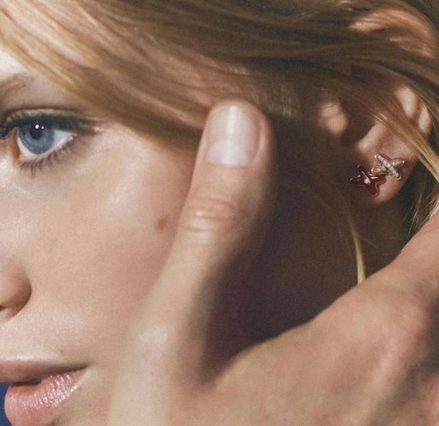 V Gold-plated Chaumet cross red agate earrings, Liens, a lifetime of fate. The c