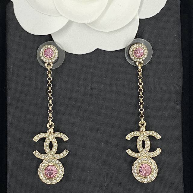 Code E2367 Chanel best-selling earrings, new and consistent Zp, brass texture C