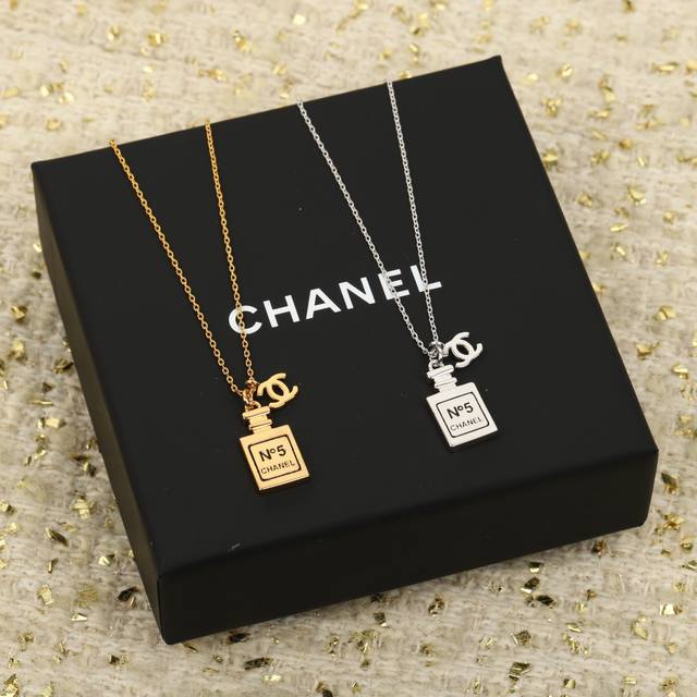 210327 Our favorite vintage necklace is definitely not to be missed. perfume bot