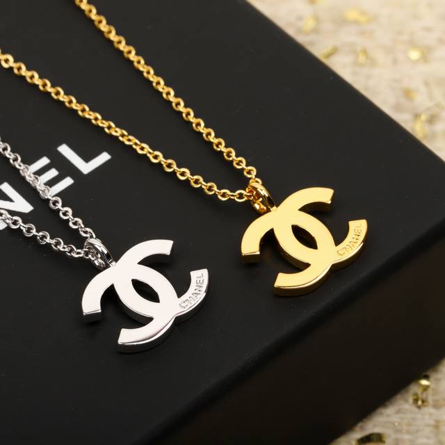 210311 Our favorite vintage necklace is a must-have. is a stylish and simple dou