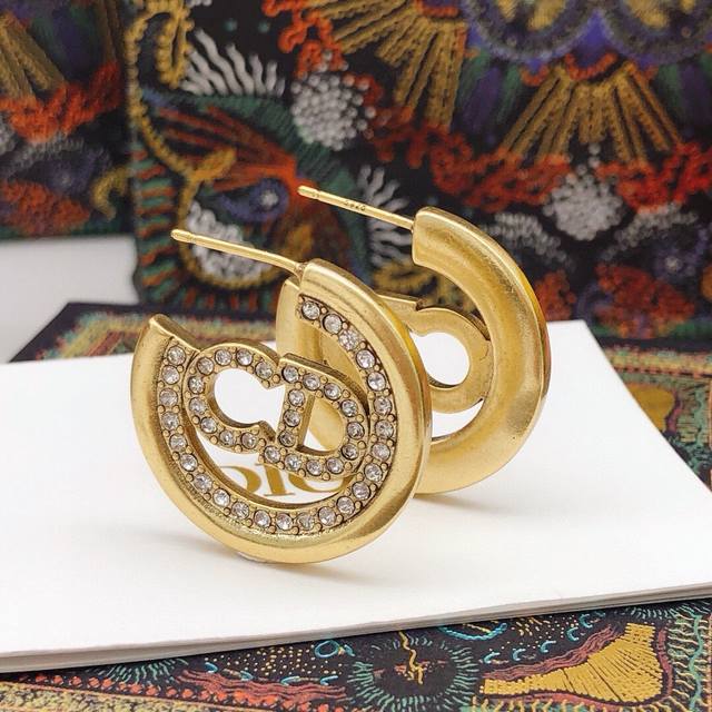 No.Ded0218 Dio*Latest round ear hook with diamonds Zp brass material DDD