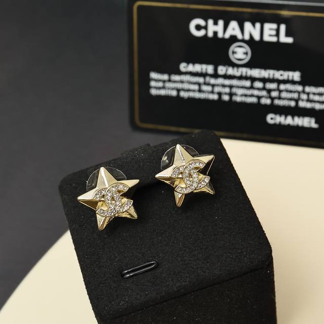 Chanel25B Star Double C Stud Earrings This season's popular style Chanel's Star