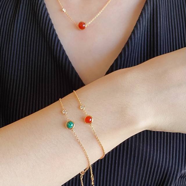Red V gold material Red Earl rotating ball bracelet can be freely matched with c
