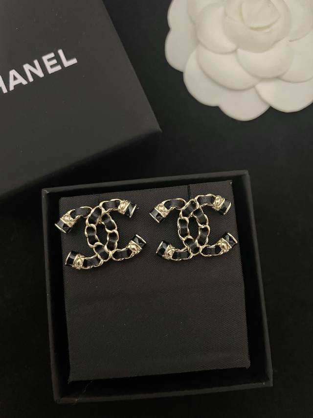 Ch Nel earrings are so good! The black leather Cc earrings are really invincible