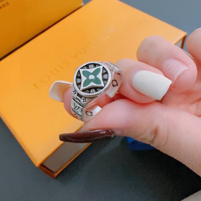 High-quality Louis Vuitton Lv ring, original goods, new counter model, retro fa
