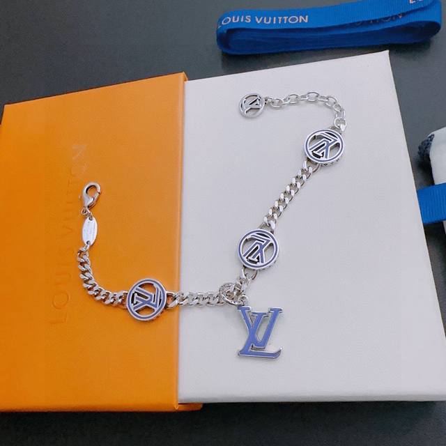 High-quality Lv Louis Vuitton bracelet, original goods, new counter model, retro