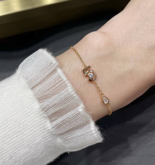 V Gold Chanel 5-letter bracelet, original lettering, bestseller, sparkling impor