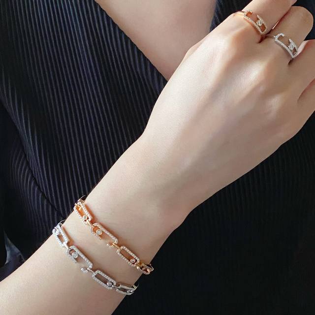 V gold-plated Messika diamond bracelet, the most classic Move series, has a very