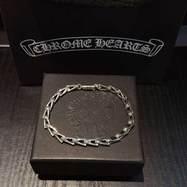 New counter quality Chrome Hearts classic cross flower bracelet, with different