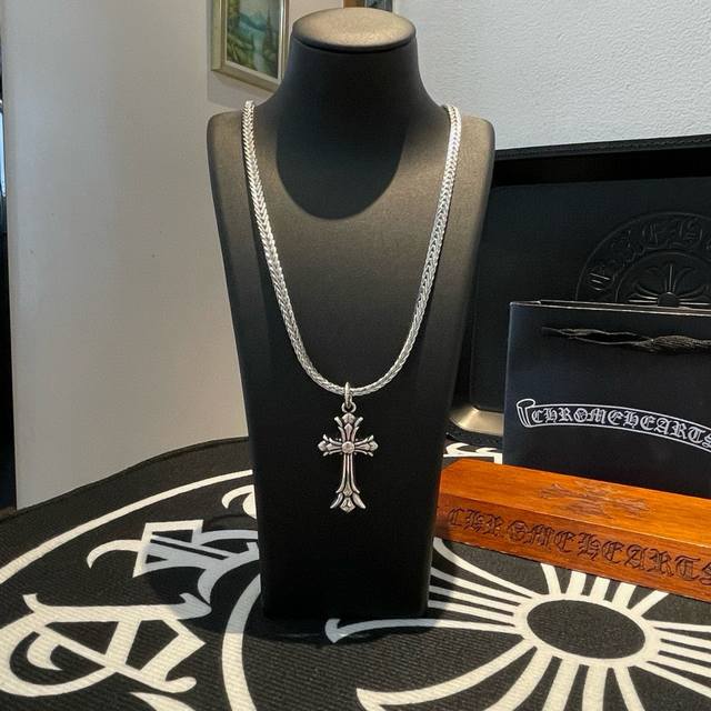 New counter quality Chrome Hearts classic retro snake bone necklace cross pendan