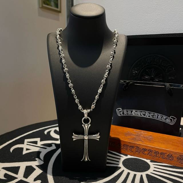 New counter quality Chrome Hearts classic retro cross flower ball skull necklace