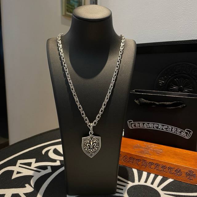 New counter quality Chrome Hearts classic retro necklace personalized shield pen