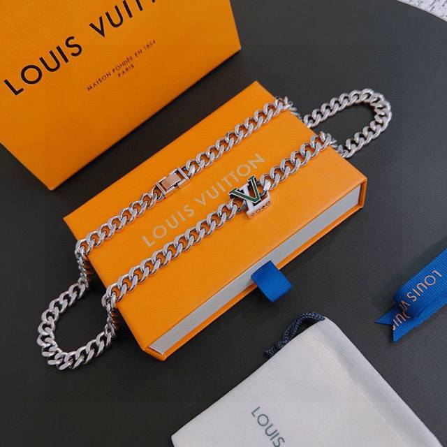Lv Louis Vuitton original goods, new models from the counter, retro and fashiona