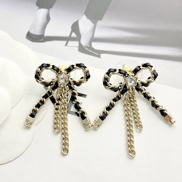 Chanel's best-selling earrings are now available! Chan 25 Hollow Leather Bow Ch