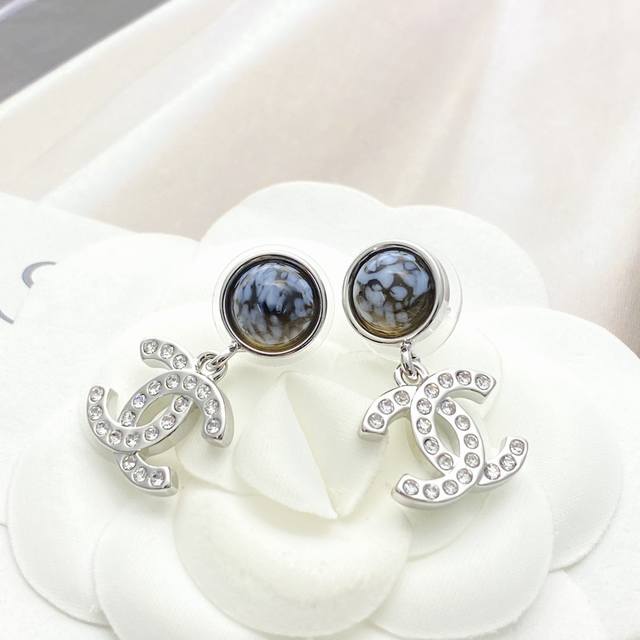 Chanel's best-selling earrings are now available! Chan 25 hemispherical blue an