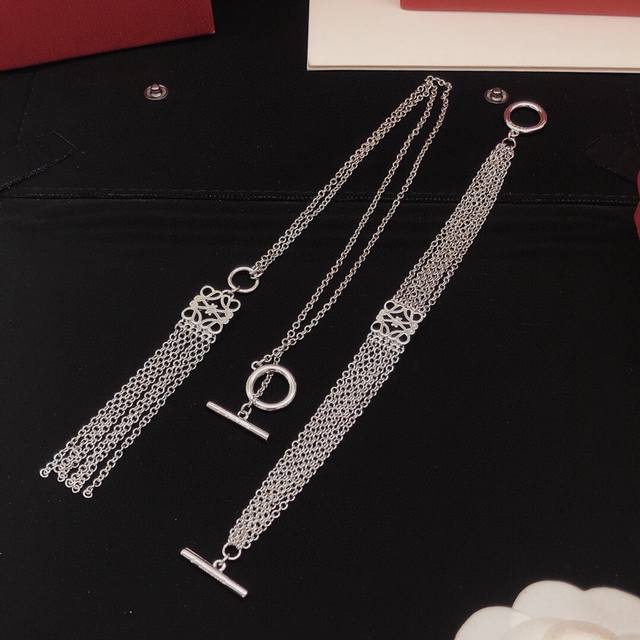 No. Ly No. Lywsl0003 Loewe's latest tassel chain necklace bracelet consistent w