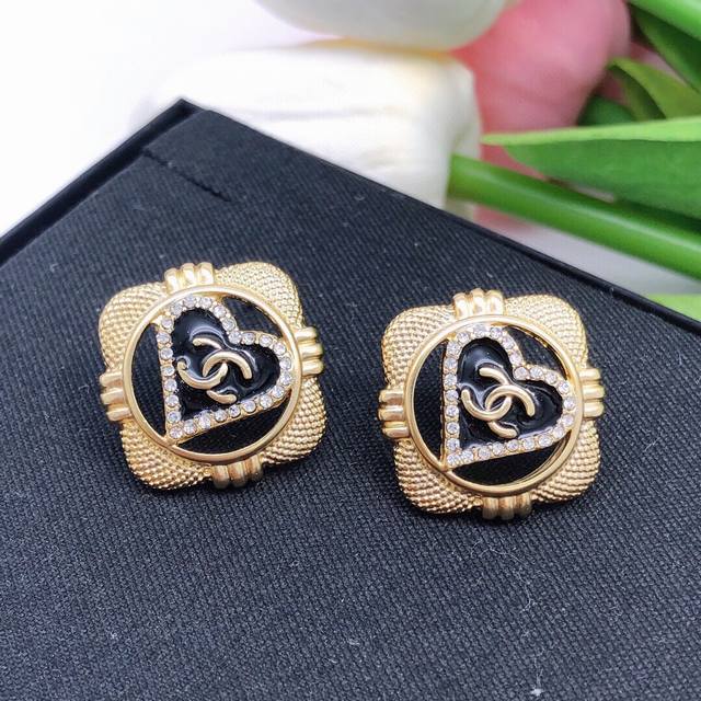 No. Xed0313 New and used heart earrings. Classic and durable oil-drop heart sha