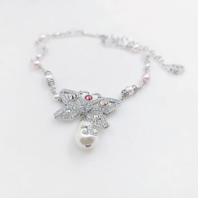 Chanel latest pink diamond hollow bow necklace consistent with the Z batch brass