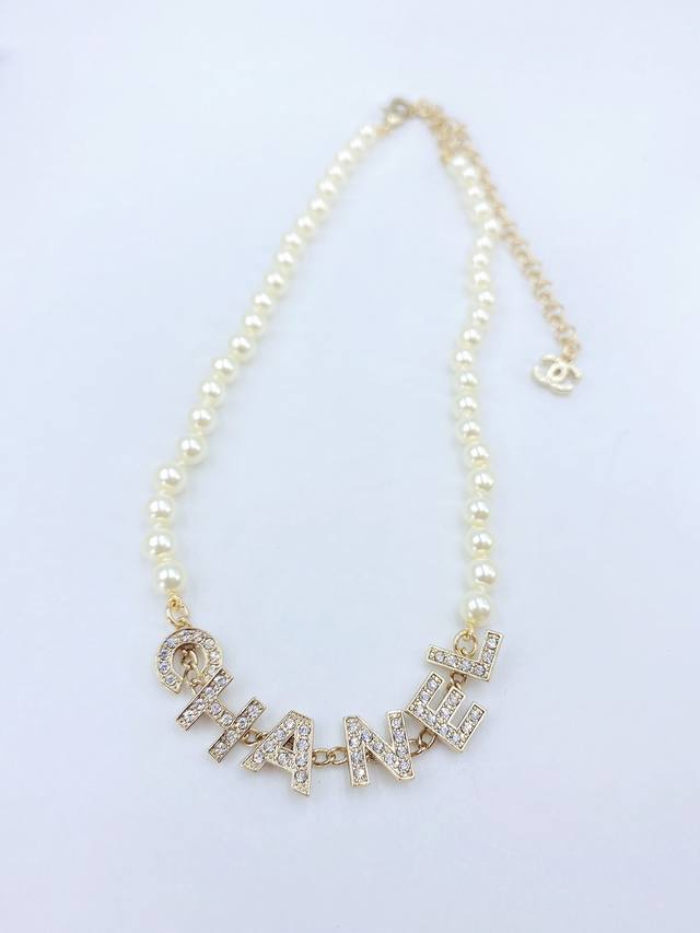 Chanel Small letter pearl necklace, high-end quality, the same material as the c