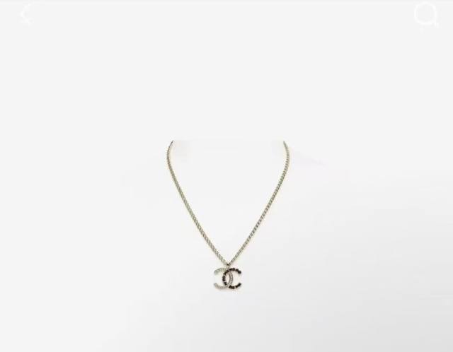 Chanel25B classic leather with rhinestone stitching double C earrings Half diamo