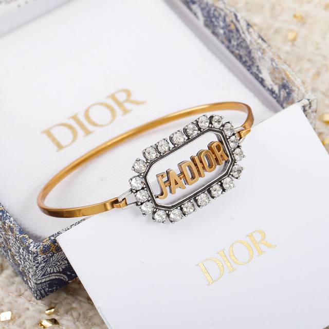 Purchasing level Z batch 6370! Dor's new Ja letter bracelet is eye-catching at