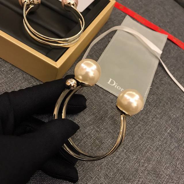 Dior large pearl open bracelet original brass material durable and does not fade