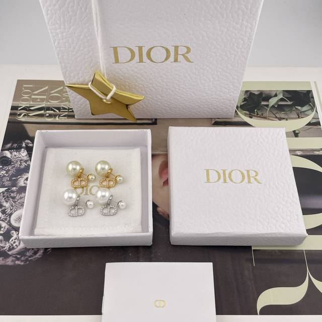 We offer the D Mini Horizontal Double Bead Earrings, Z 4300, a classic design i