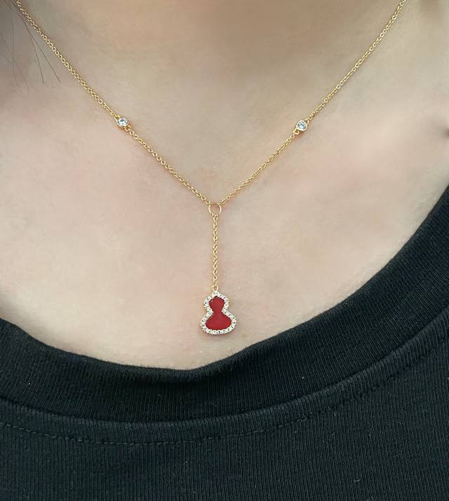 V gold material. Kirin mini gourd two diamond necklace, high value on the body e