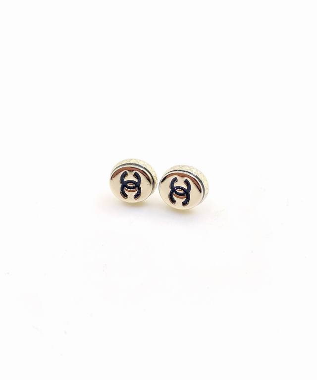 Ch*Nel latest light gold mini round earrings consistent Zp brass material