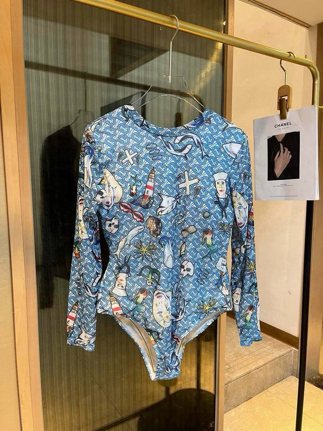 Burberry long-sleeved one-piece sun protection swimsuit, slim waist and long leg