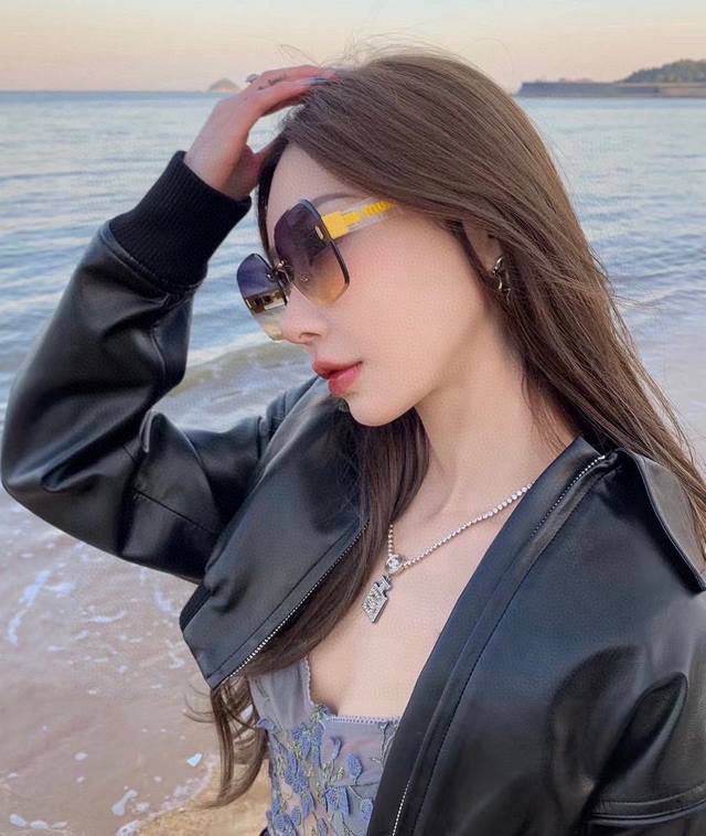 Miu Miu nylon polarized sunglasses, new spring trends, fashionable square frame