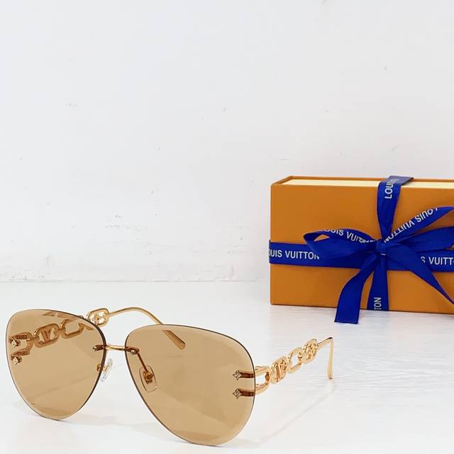 Louis Vuitto* Model: Z2981U Size: 66 ports 12-142