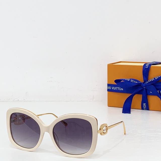 Louis Vuitto* Model: Z1932E Size: 58-18-145