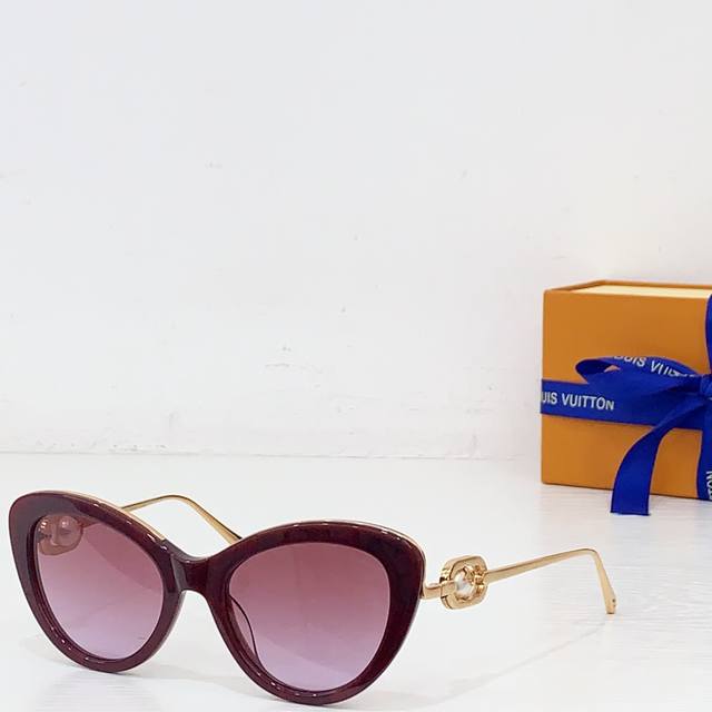 Louis Vuitto* Model: Z1931E Size: 54-20-145