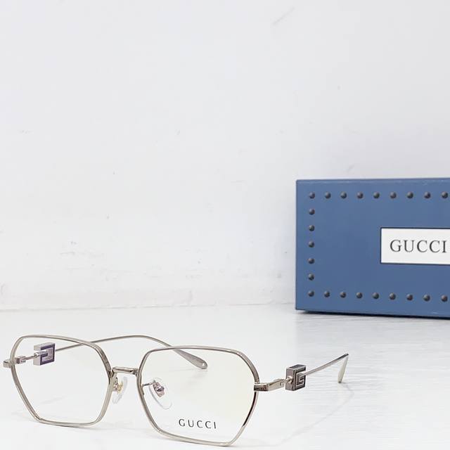 Gucc* Model: Gg2012S Size: 58 ports 18-145