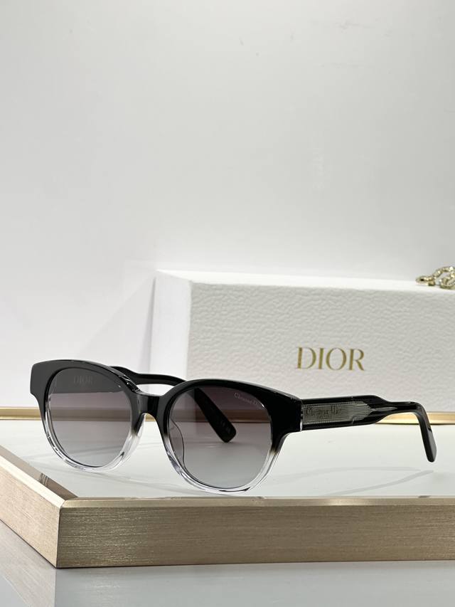 Dior Mod: Dior Label R1F Size: 53 ports 19-145