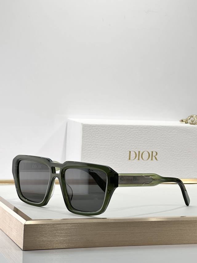 Dior Mod: Dior Label R2F Size: 56 ports 19-145