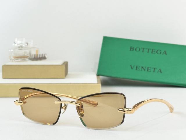 Bottega Venet* Model: Bv1695Ls Size: 56 ports 17-145