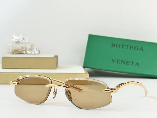 Bottega Venet* Model: Bv1694Ls Size: 58 ports 17-145