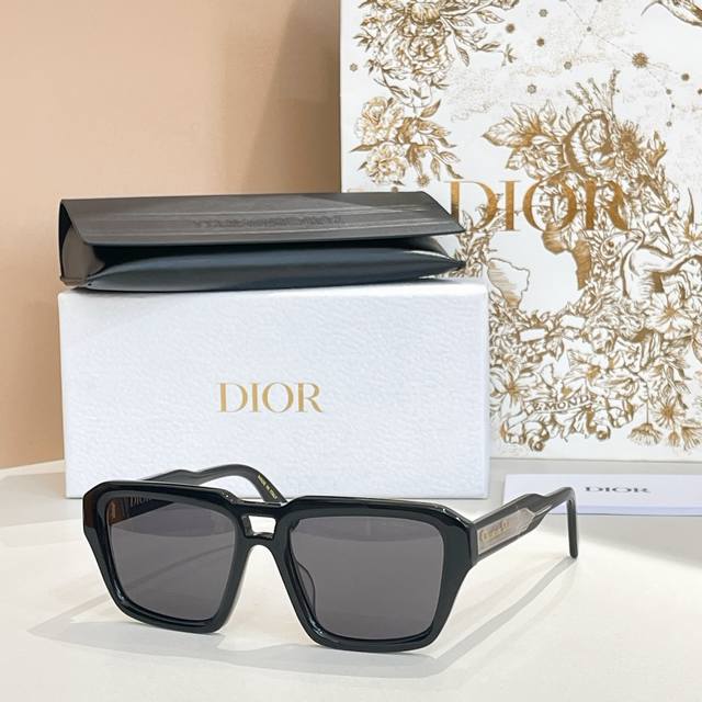 Dio*Model: Christian Dior Label R2Fsize: 56 ports 19-145