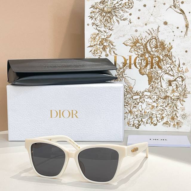 Dio*Model: Diorcdioro S4Isize: 53 ports 16-140