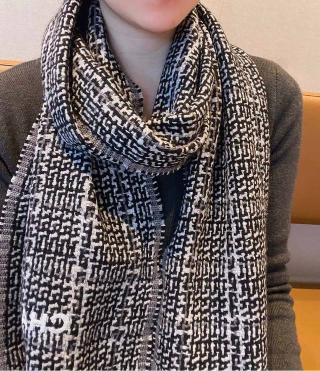 Zhen Xiang series Chanel classic Chanel style pattern scarf, fashionable and lux