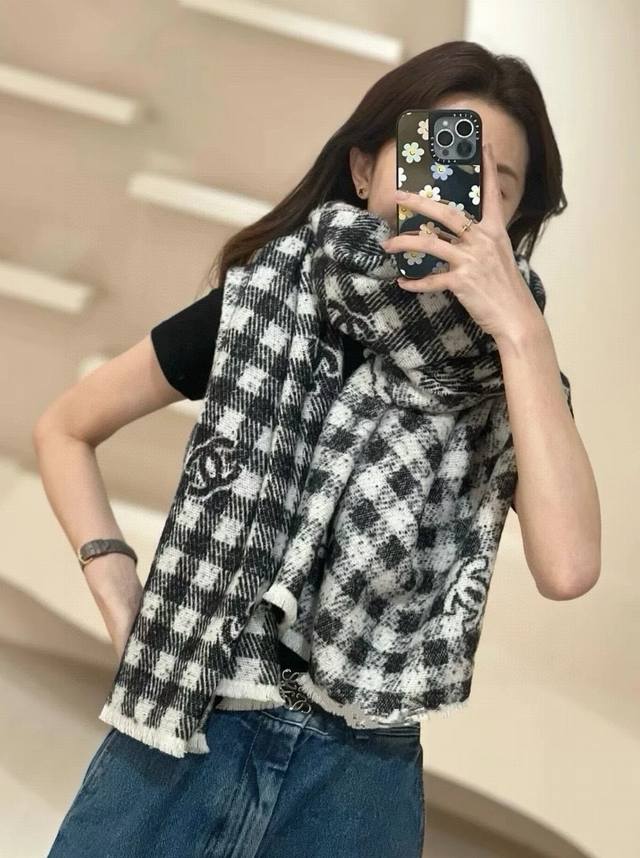 A new Chanel double-sided plaid shawl with a double C letter! Stylish for winte