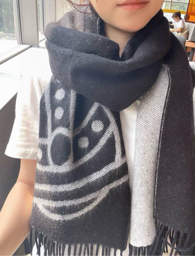 High-quality Saturn, the favorite of British punk godmother Vivienne Westwood.