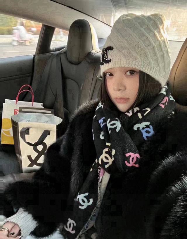 Chanel Ouyang Nana's same style Xiao Chanel 24C rainbow logo scarf, don't miss i