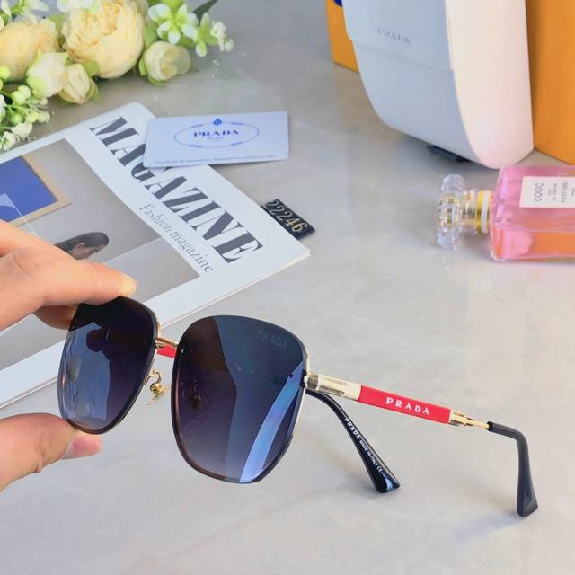 prad*Fashion sunglasses, trendy casual sunglasses, travel and vacation sunglasse