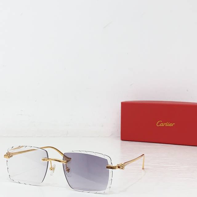 Sun-discolor Cartier Model