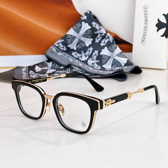 Chrome Hear* Model: Duck Butter Size: 52 ports 21-152